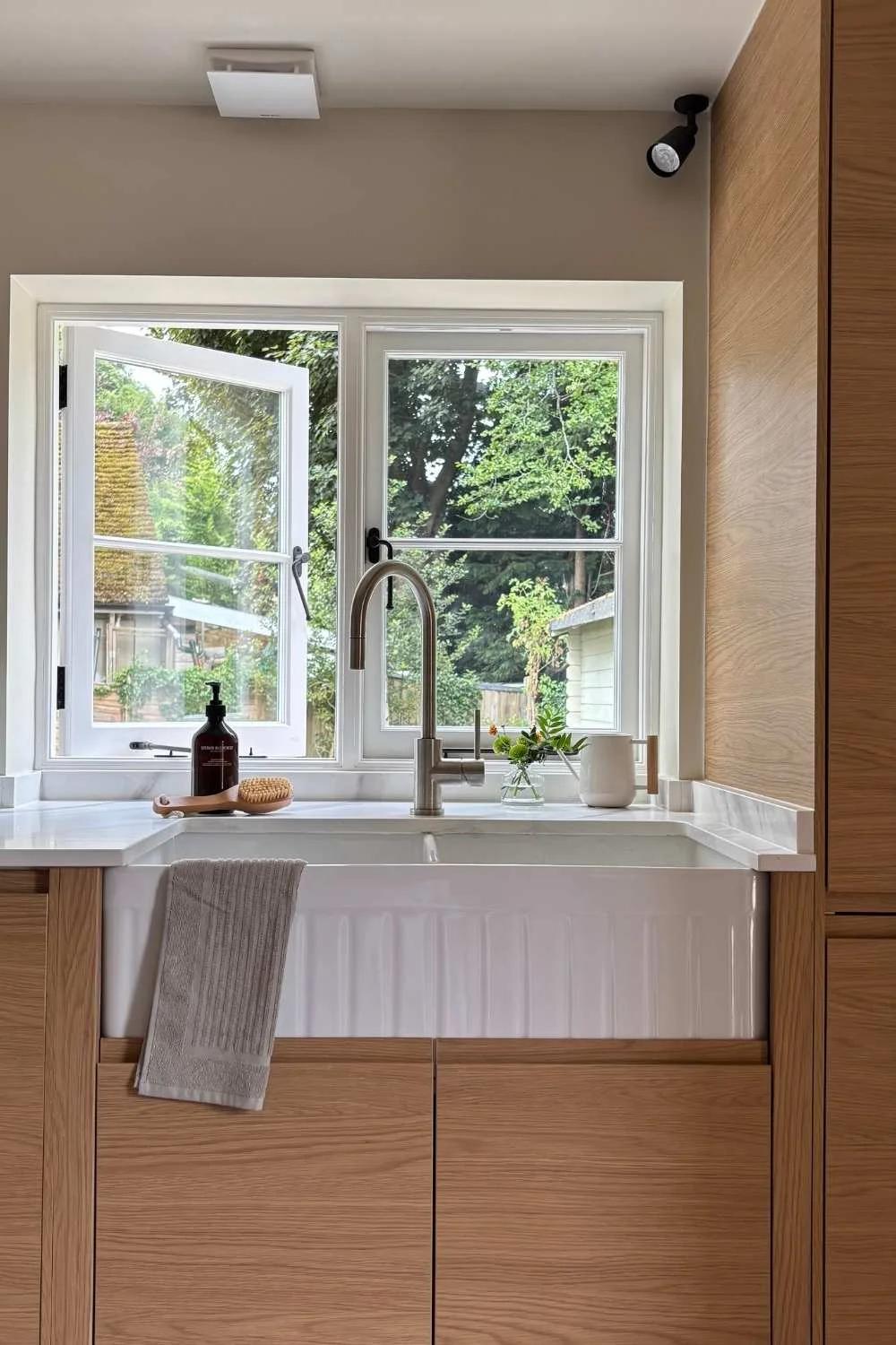 London Interior Design Kitchen Sink Tapware