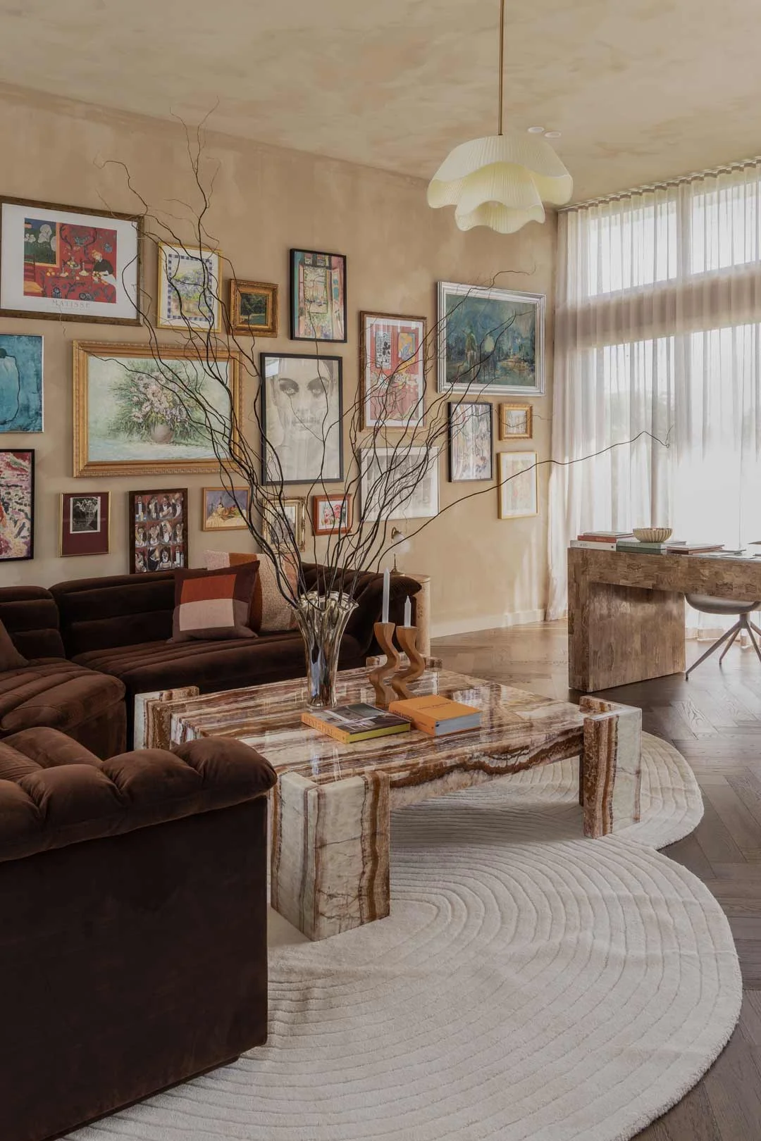eccentric-office-marble-coffee-table-picture-frame-wall