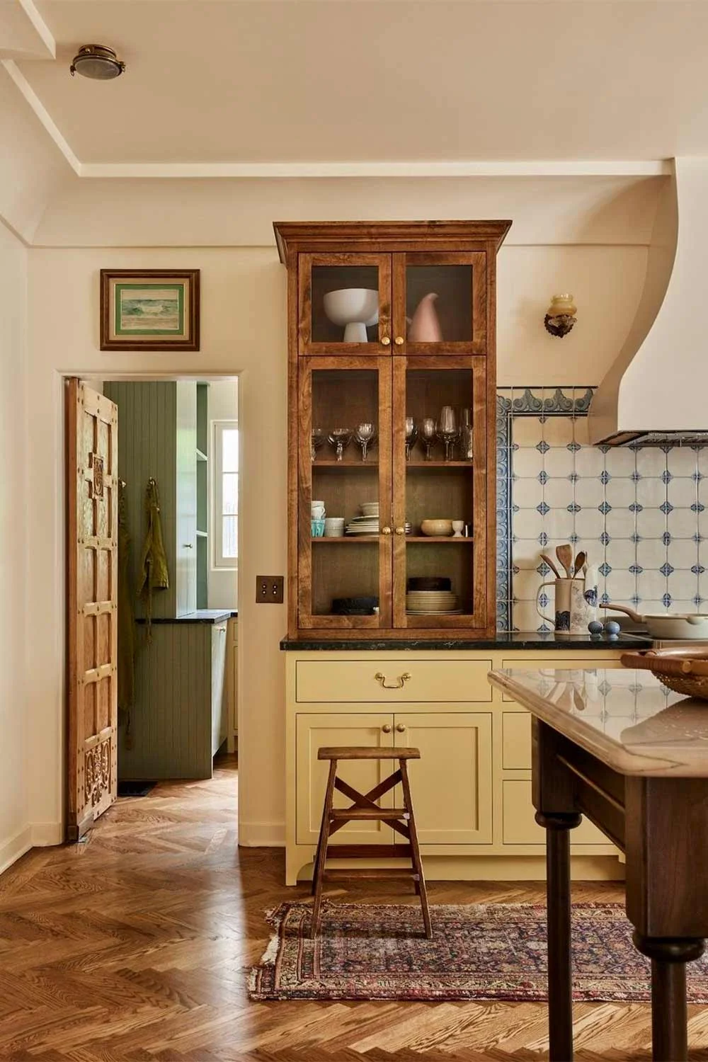 Cottagecore-Kitchen-Herringbone-Timber-Flooring-Yellow-Shaker-Cabinetry-Green-Marble-Benchtop