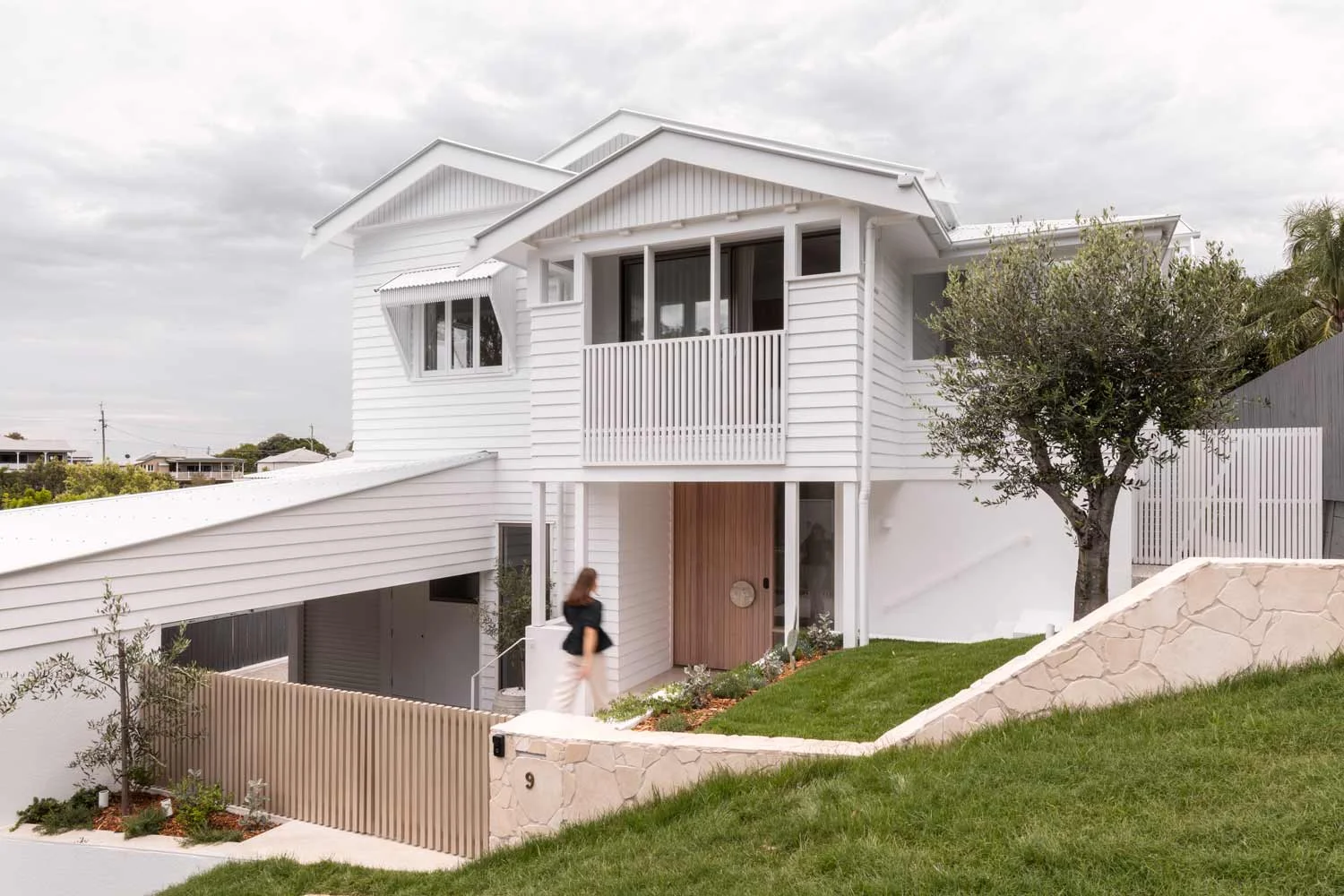 queenslander-home-white-weatherboard-Belmont-by-Kodiak-Projects