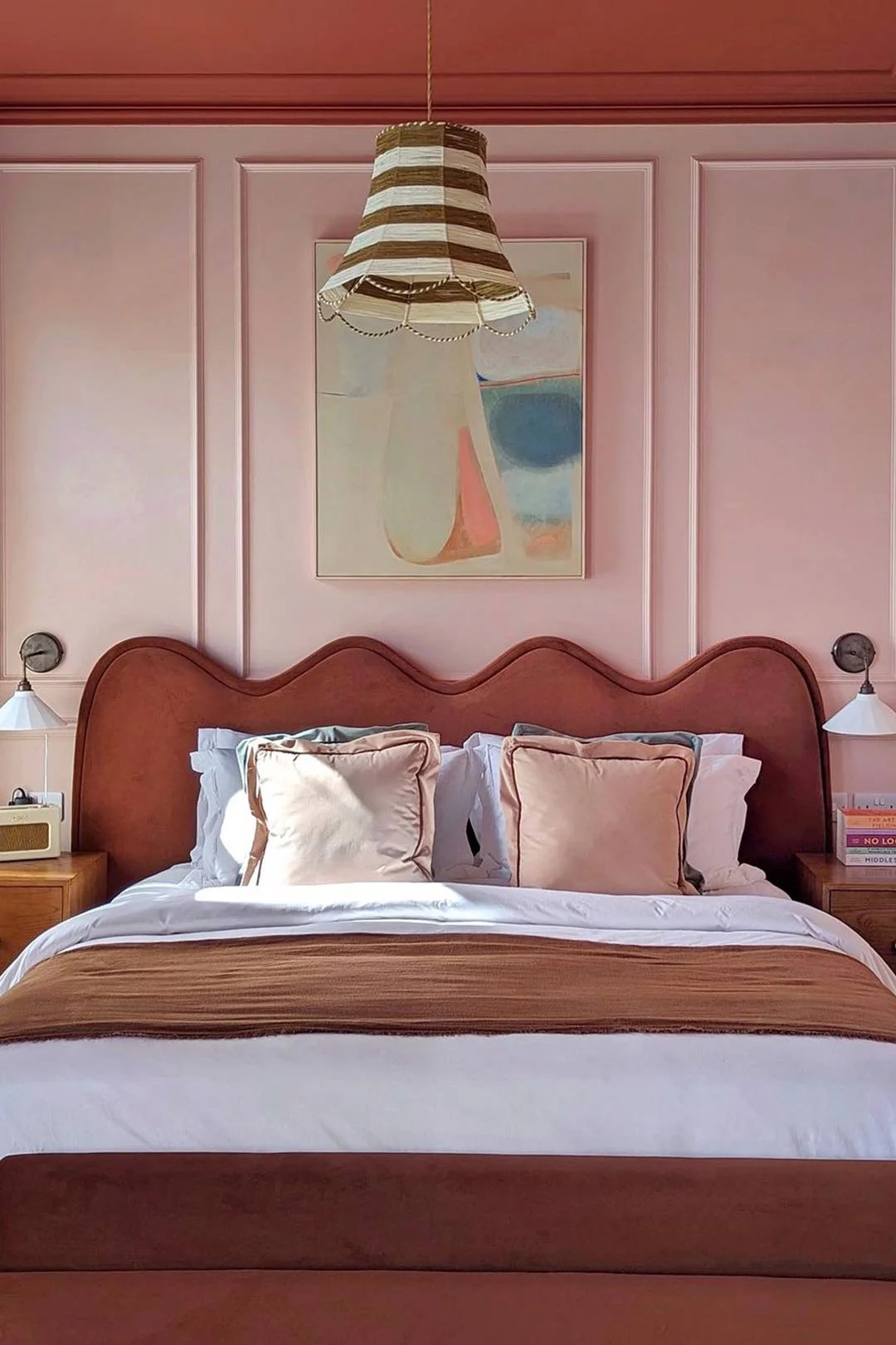 wavy-red-bedhead-in-pink-2-tone-bedroom