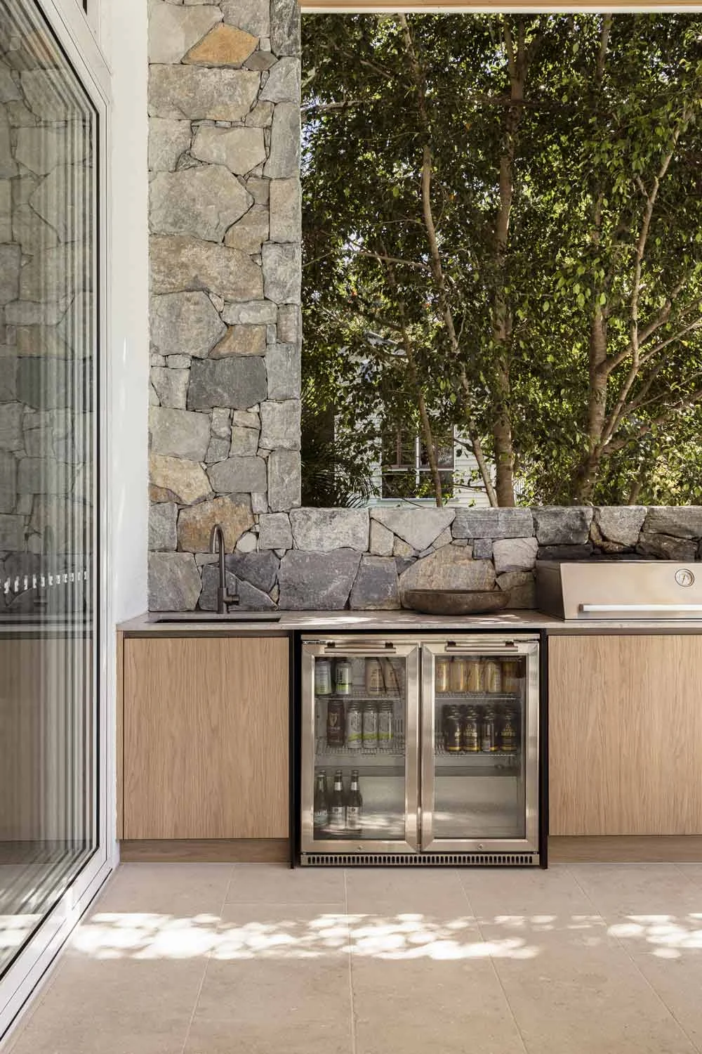 Contemporary-Interior-Design-Indoor-Outdoor-Living-Outdoor-Kitchen-Mini-Bar-BBQ-Oak-Cabinetry