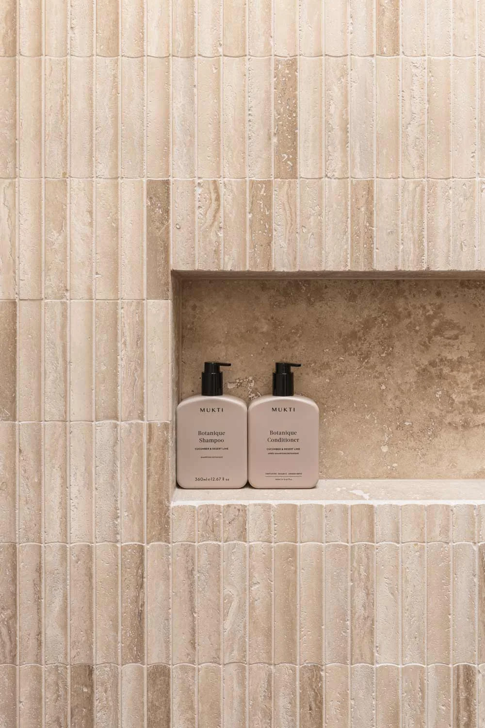 Tile-Trends-Scupltural-Travertine-Inverted-Finger-Mosaic-Tiles-Beige-White-Grout