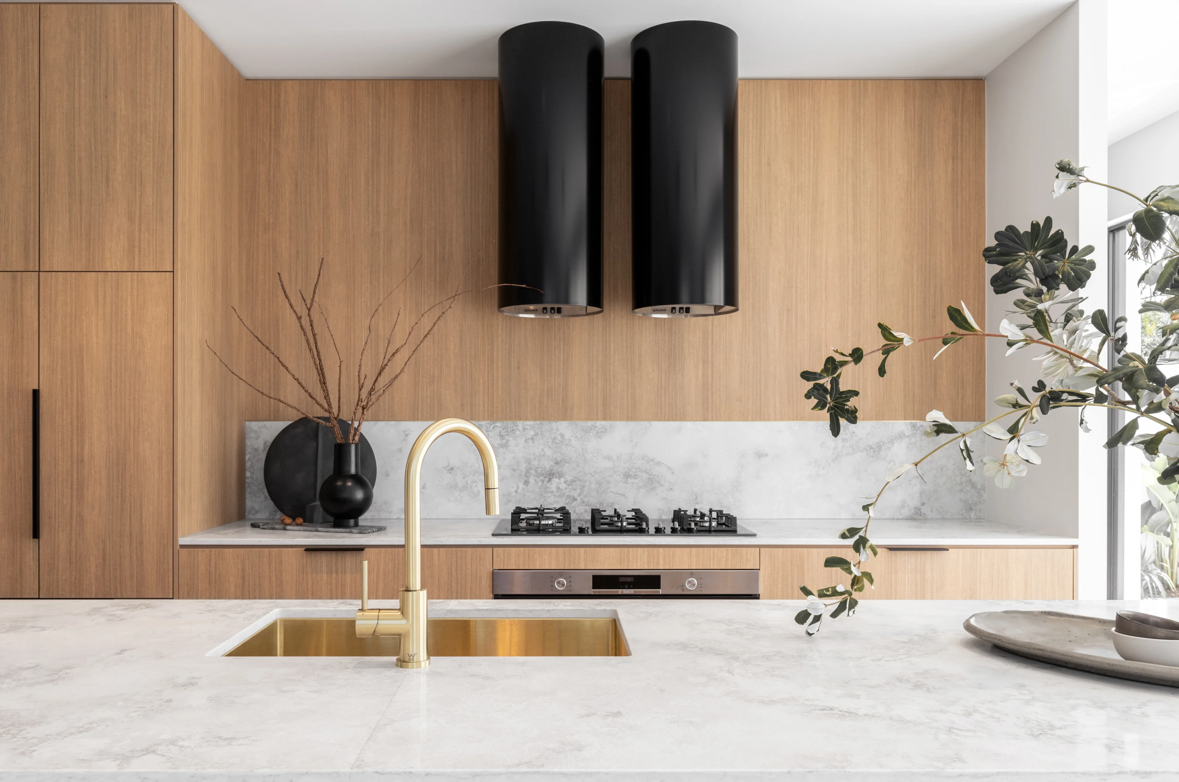 Whyte   Onyx-kitchen-slide-1