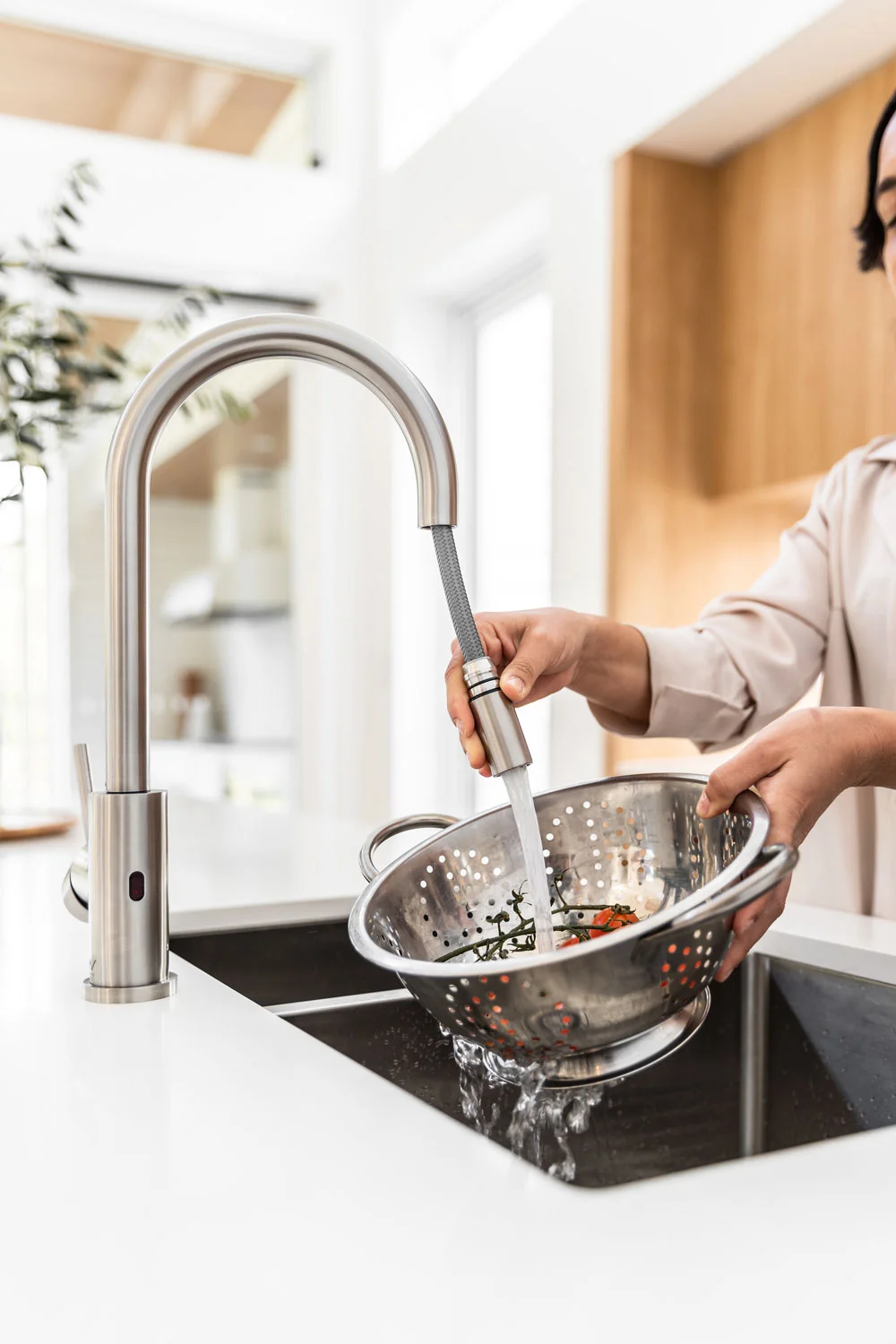 Luxury-Modern-Kitchen-Design-Smart-Tapware-Kitchen-Mixer-Sensor-Pull-Out-Brushed-Nickel-Stainless-Steel
