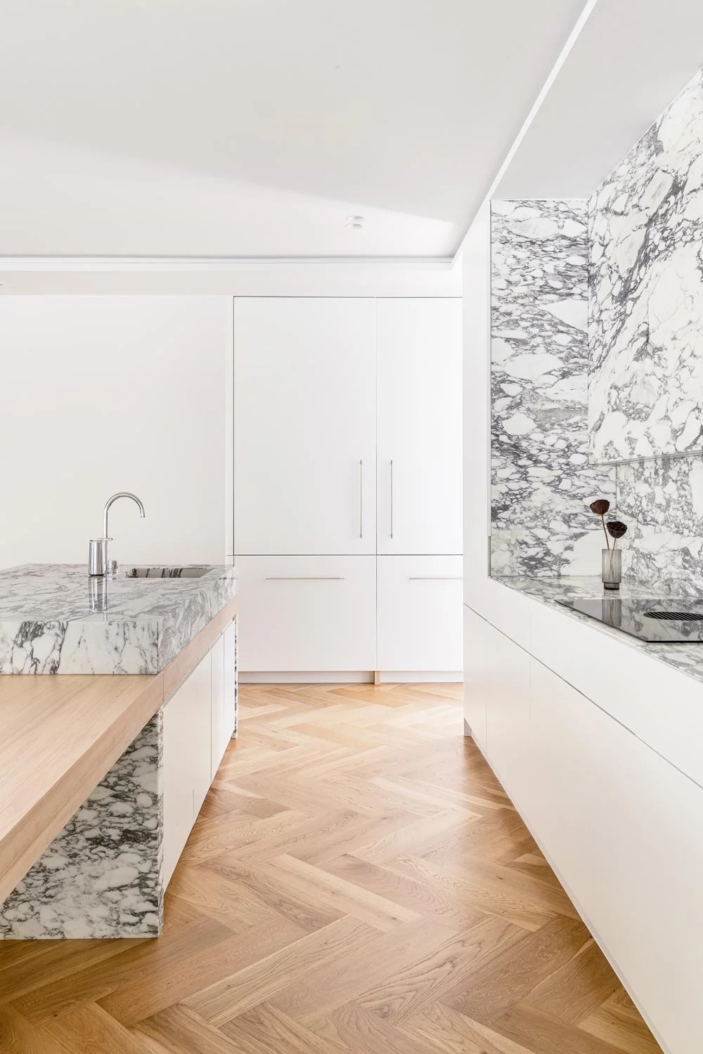 Luxury-Modern-Kitchen-Design-Clutter-Free-Benchtops-Marble-Countertops-Herringbone-Floorboards-Chrome-Tapware