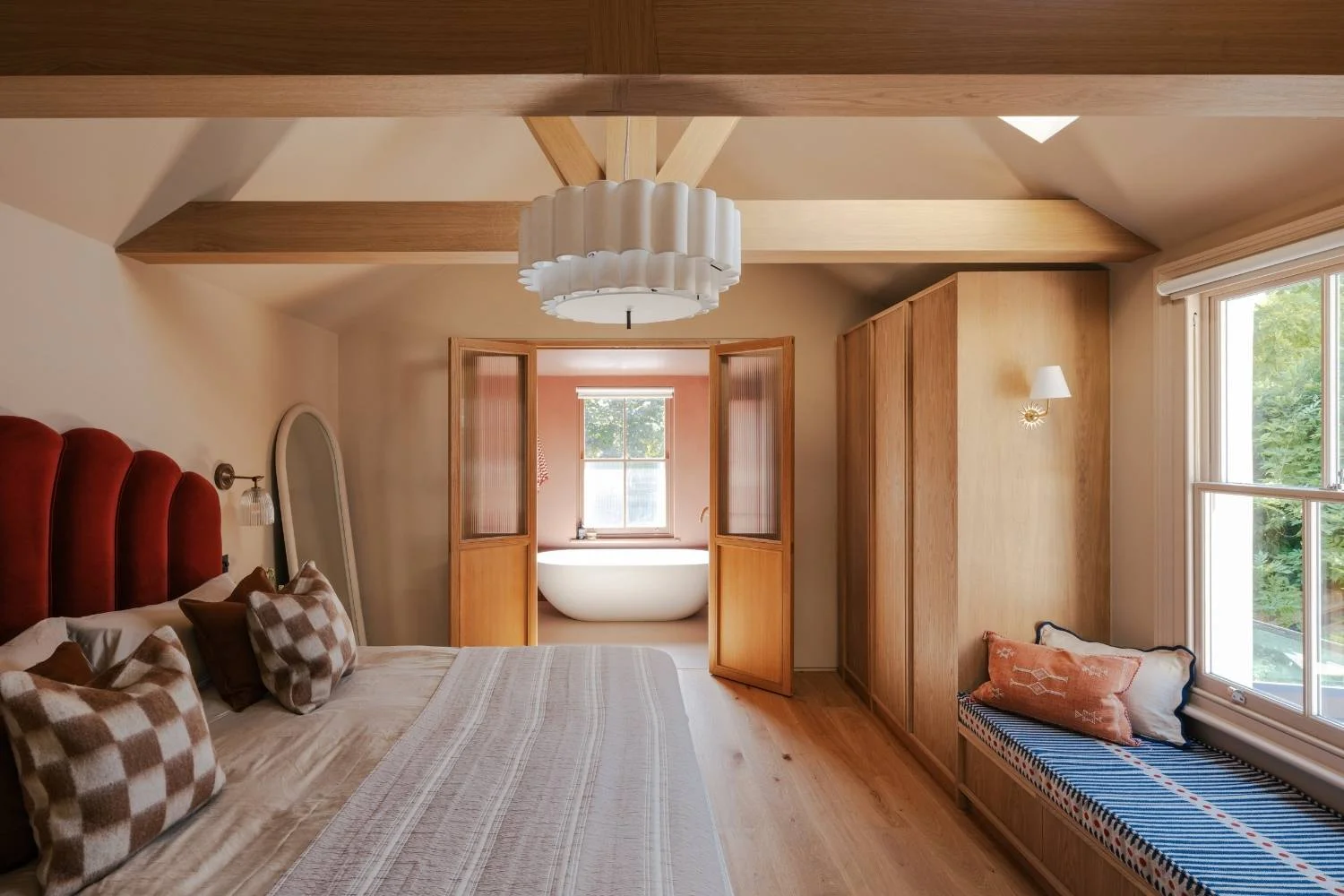 Modern Architecture vs Traditional Internal Beams Architecture