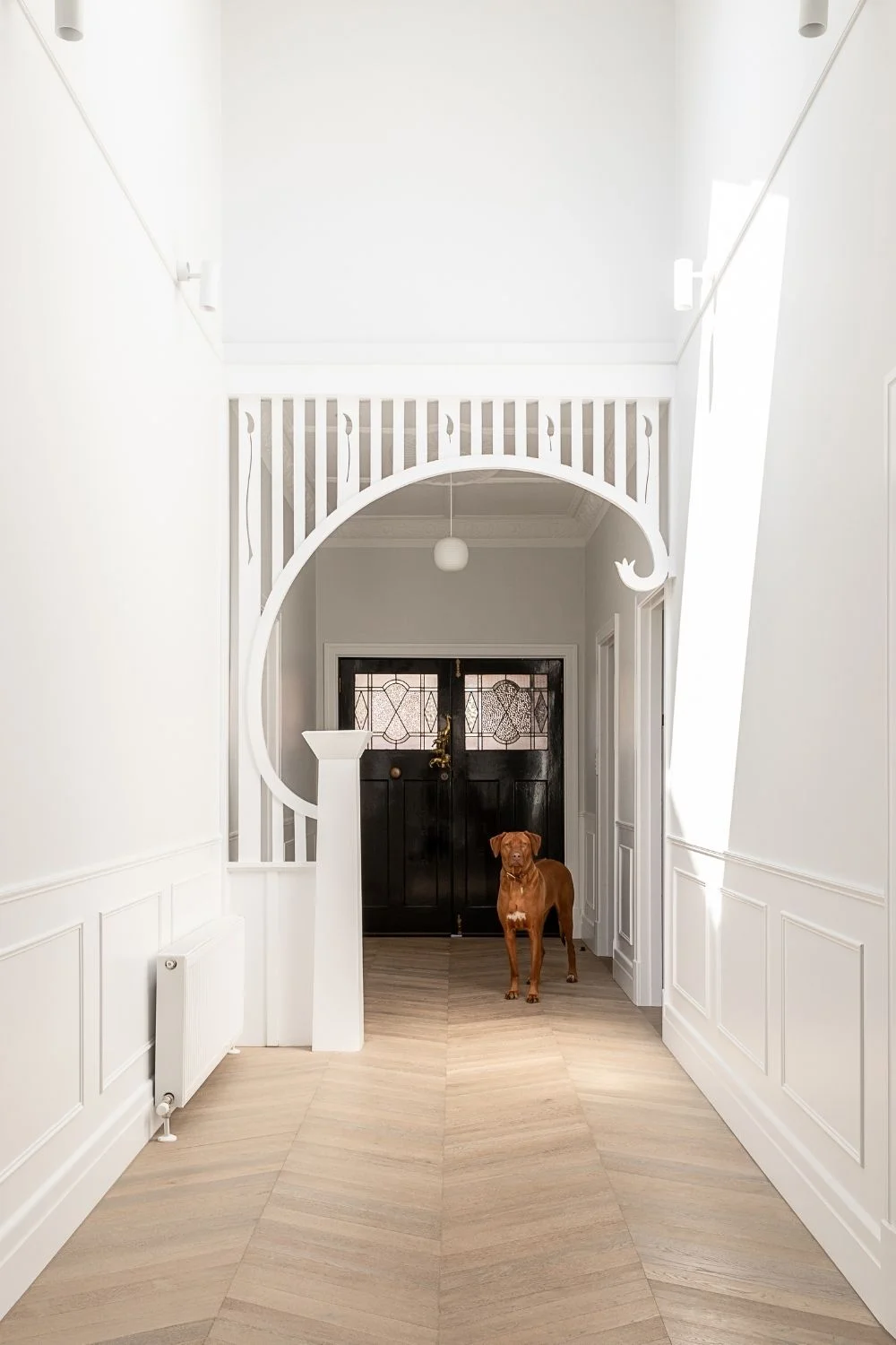 Modern vs Traditional Architecture Interna Arches and Details