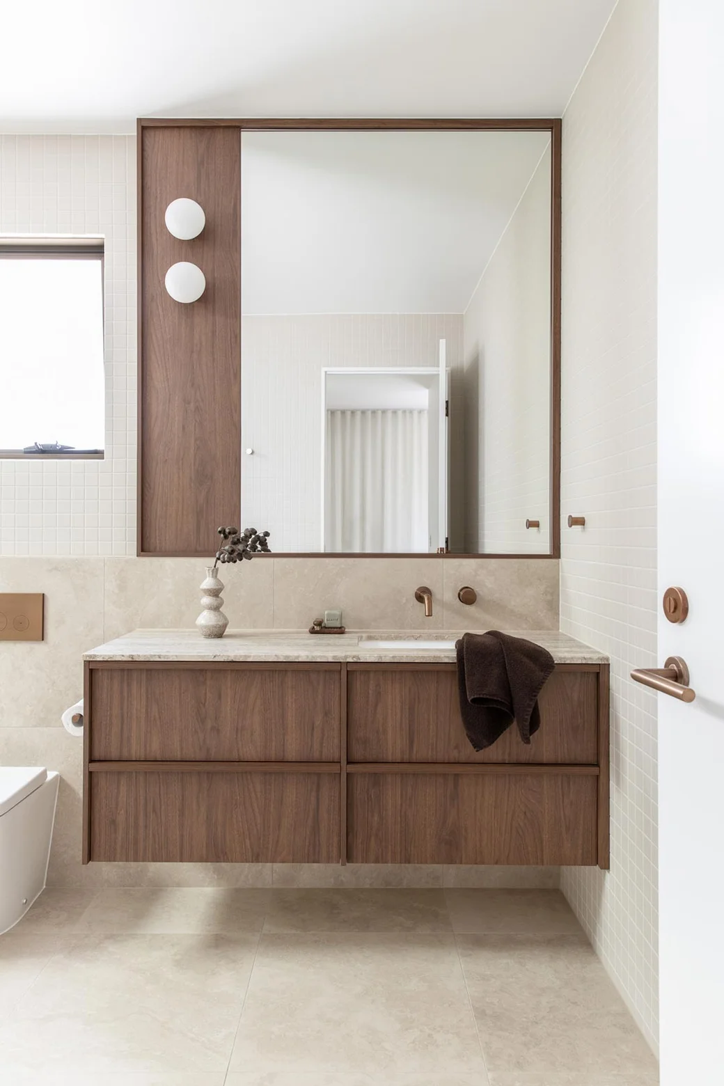 Guide to Creating Maximum Minimalist Bathrooms | ABI Interiors