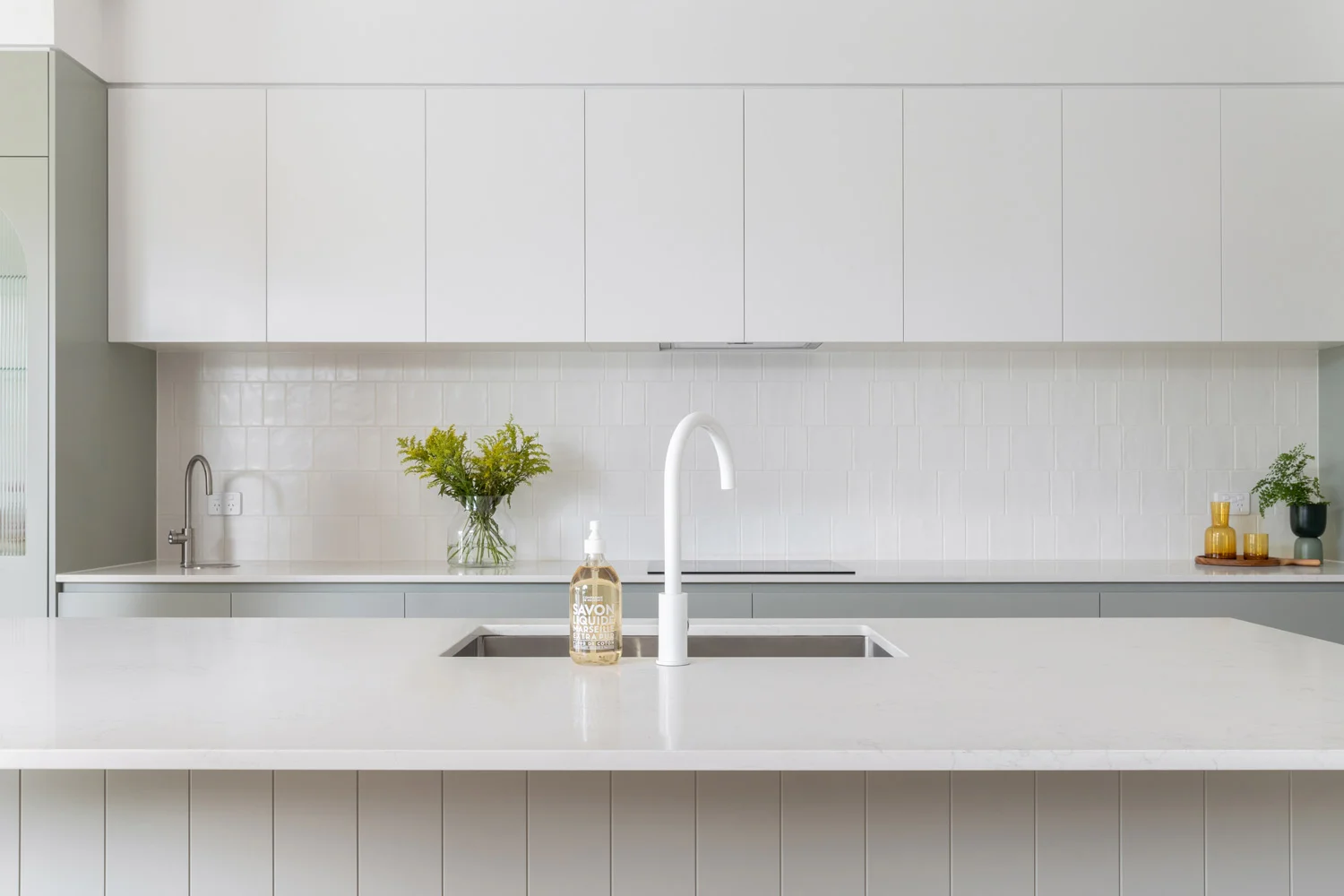 Light bright organised kitchen ideas